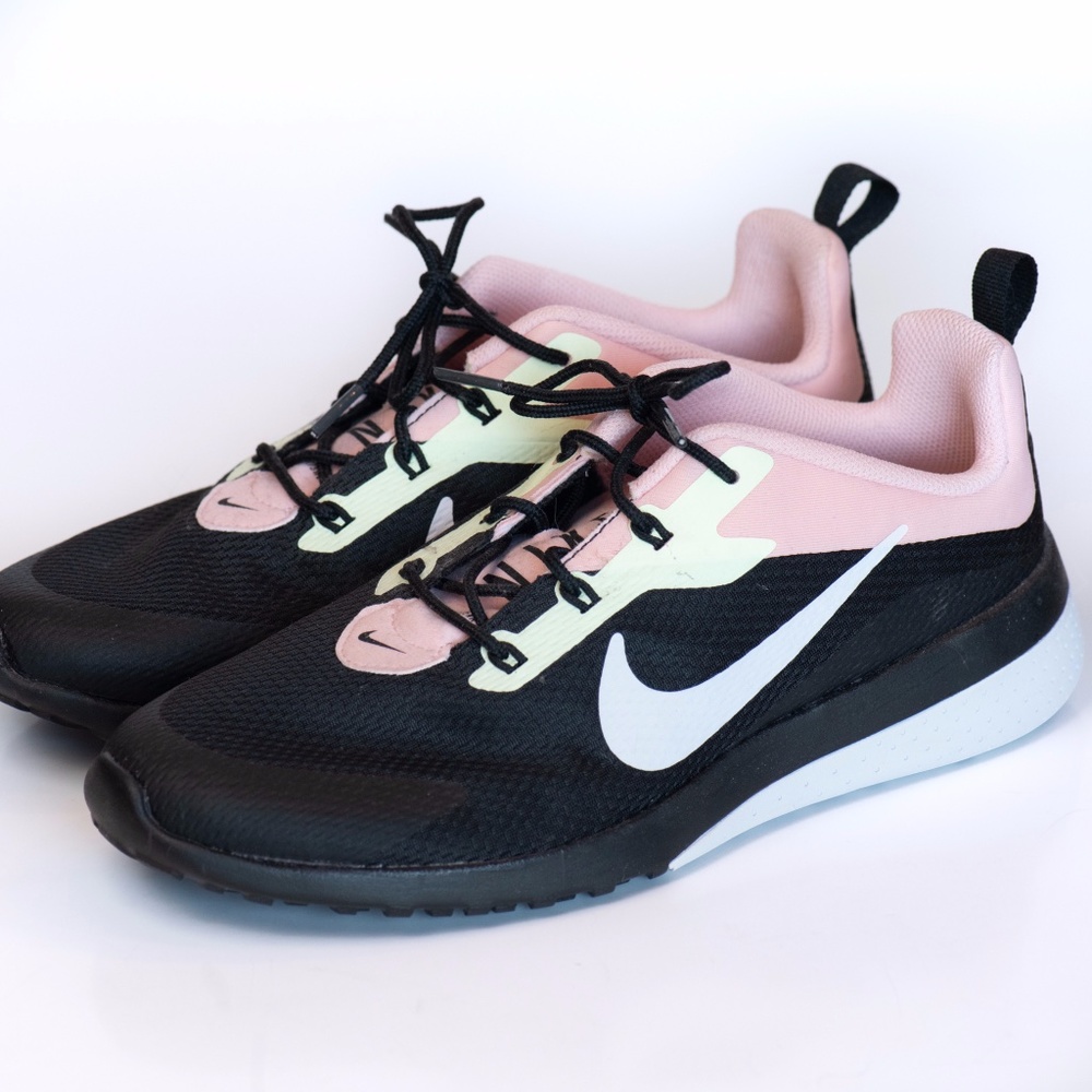 Nike Tennis Shoe